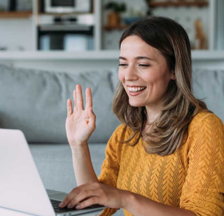 girl_with_laptop